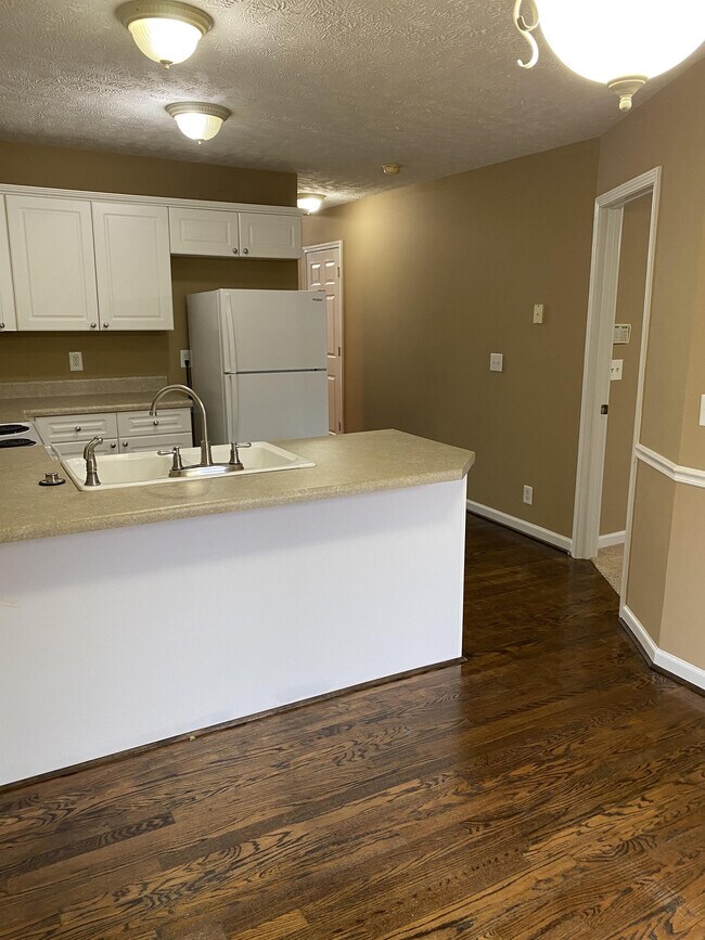 Building Photo - 5706 Amalie Dr