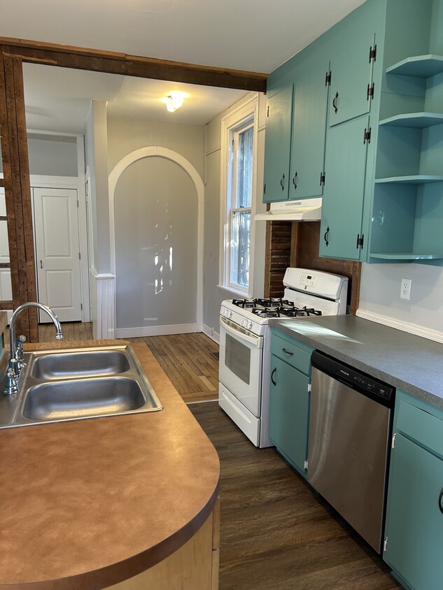 Primary Photo - 1103 Oakwood Ave