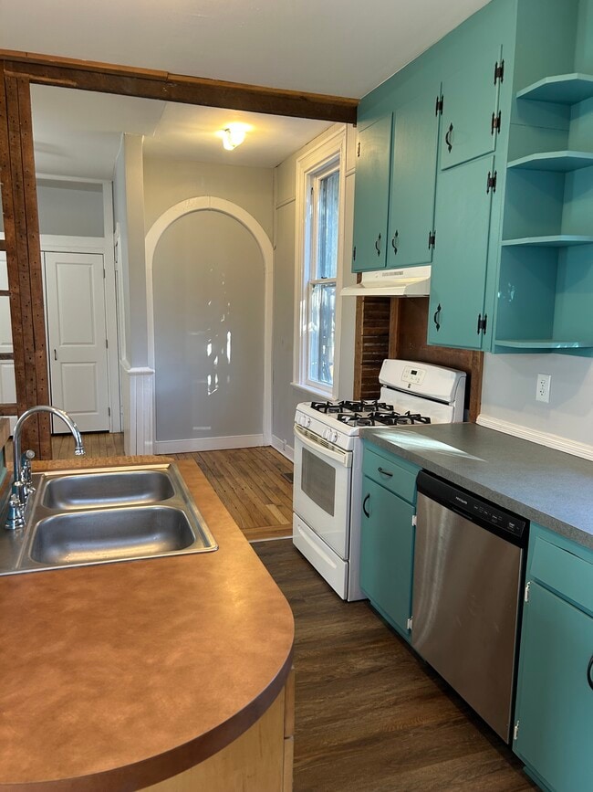 Building Photo - 1103 Oakwood Ave