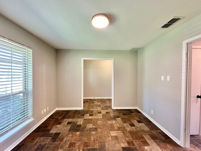 Foto del edificio - Stunningly Remodeled 3-Bed, 2-Bath Corner Lot Home in Established Neighborhood! Tour Today!