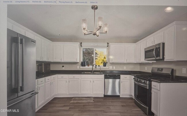 Building Photo - 601 Alta Cumbre Pl