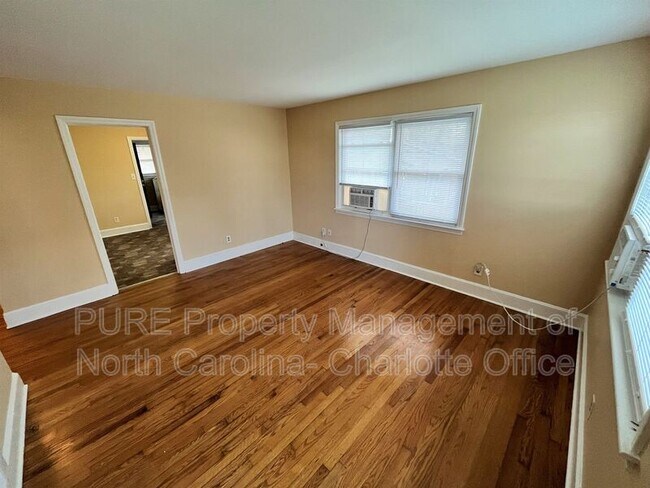 Building Photo - 6001 Ingleside Dr