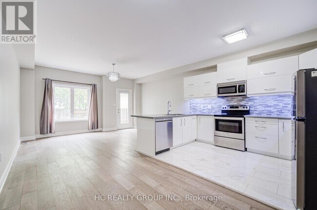 Photo du bâtiment - 56 N Lake Rd