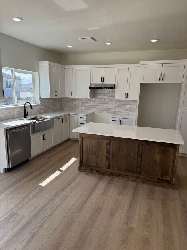 Foto del edificio - BRAND NEW TWIN HOME FOR RENT IN SUGAR CITY...