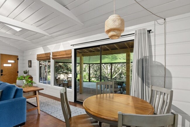 Foto del edificio - 1596 Ronne Dr