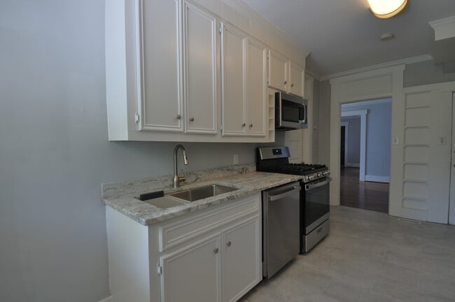 Building Photo - 1405 Maple St