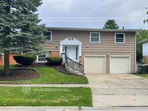 Building Photo - 825 W Manor Ct