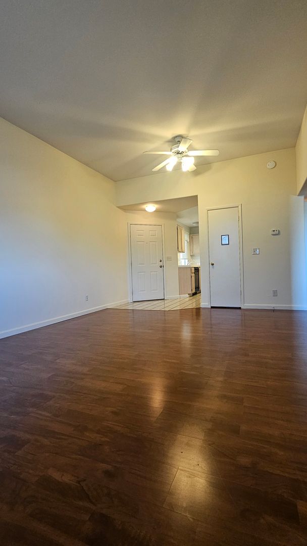 Foto del edificio - 3125 N Buffalo Dr
