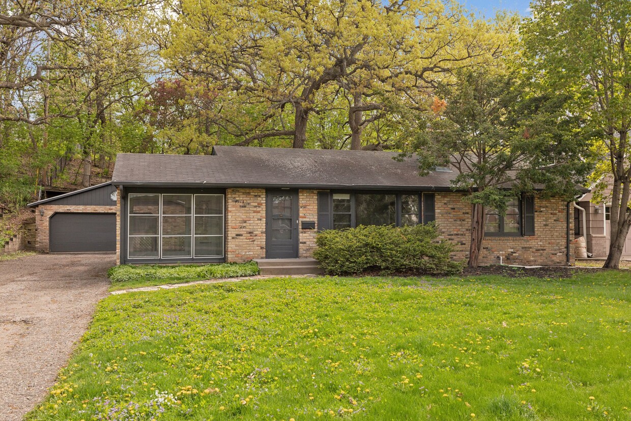 Laguna Drive is a quiet street with views of Lake Cornelia. - 4513 Laguna Dr