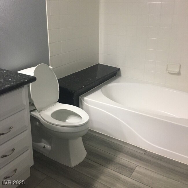 Foto del edificio - 950 Seven Hills Dr