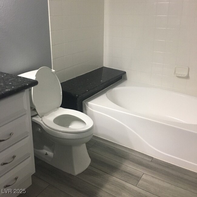 Building Photo - 950 Seven Hills Dr