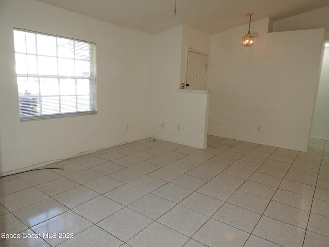 Building Photo - 1380 Rila St SE