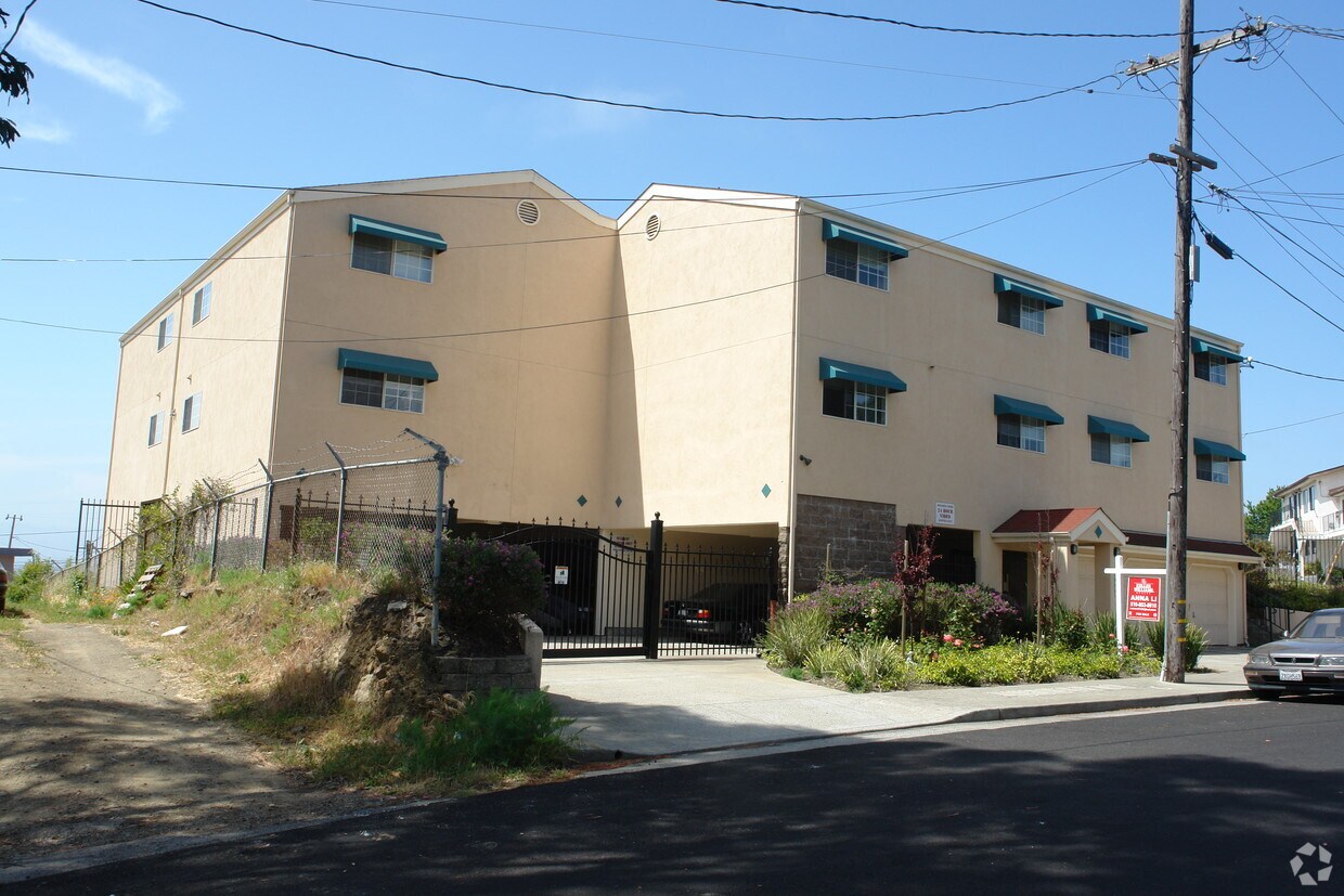 Primary Photo - 5400 Highland Ave