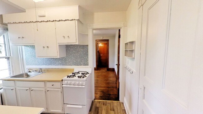 Building Photo - 583 Averill Ave