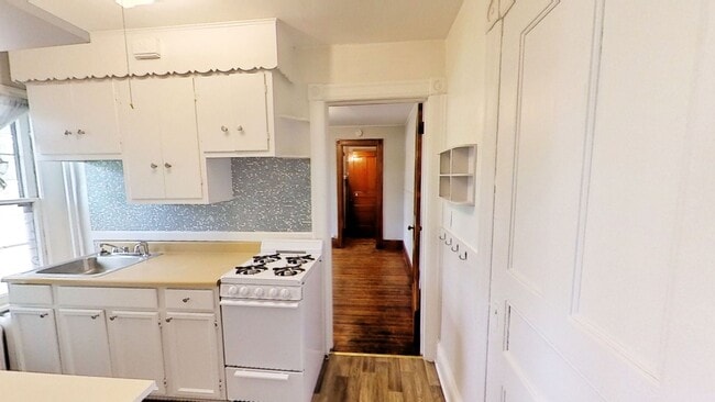Building Photo - 583 Averill Ave