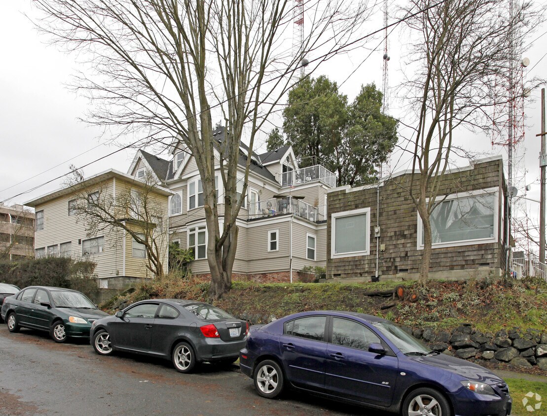 Building Photo - 1802-1808 E Pike St
