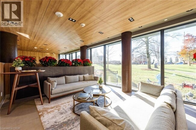 Building Photo - 21 Park St E