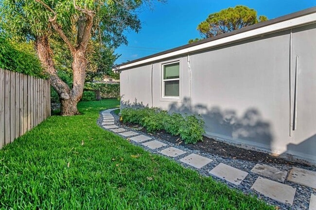 Photo - 959 SW 18th St Townhome