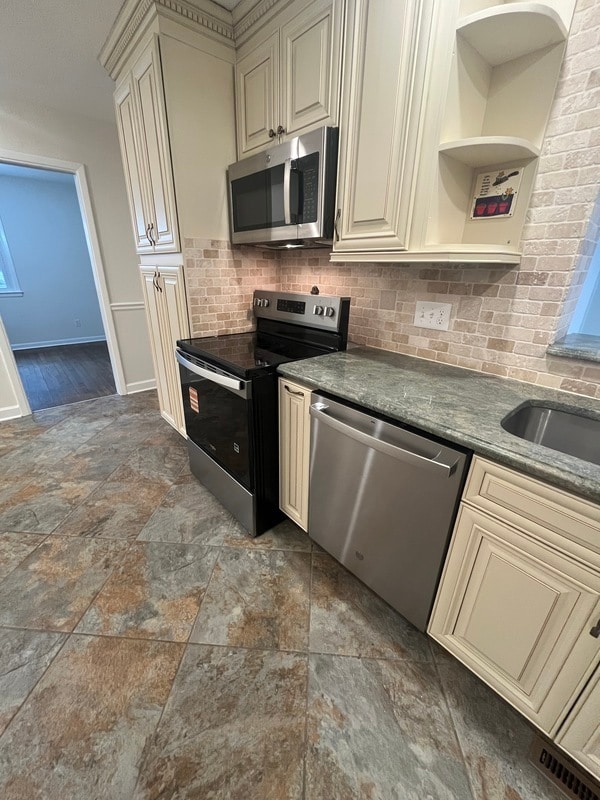 Building Photo - 908 Lynbrook Dr