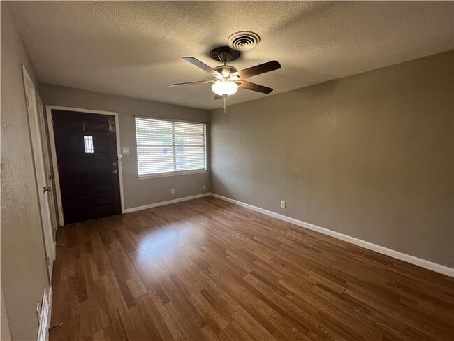 Foto del edificio - 806 Sandy Ct