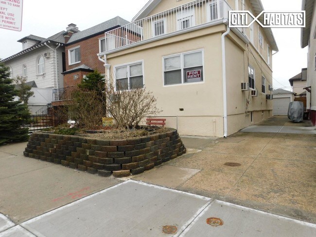 Foto del edificio - 3838 Maple Ave