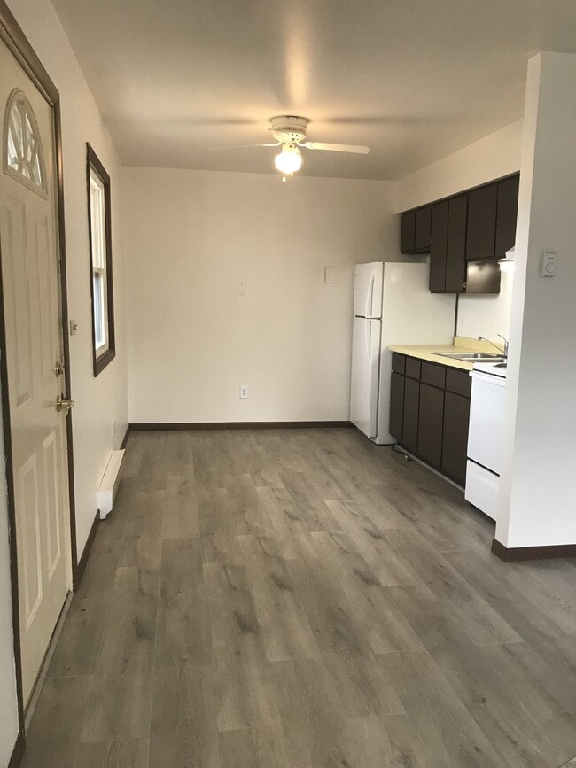 Building Photo - 2 Bedrooms, 1 Bathroom Northside Apartment...