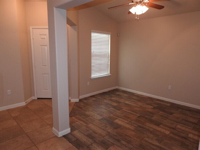 Building Photo - 424 Langely