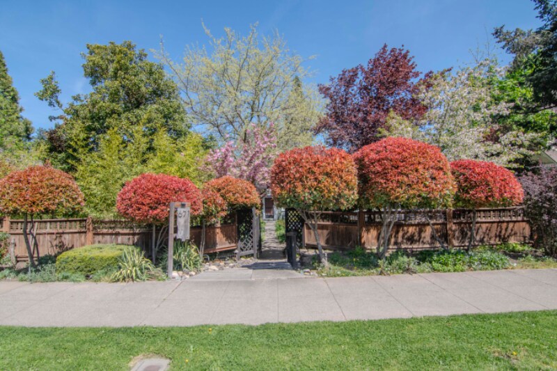 Foto principal - 671 Siskiyou Blvd