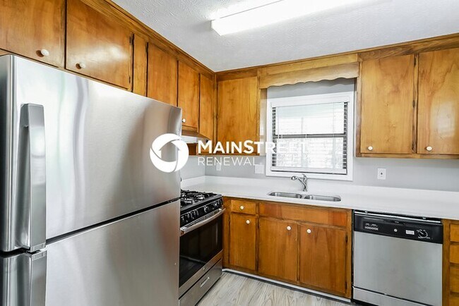 Building Photo - 3 Bedroom Pet-Friendly Home in Snellville, GA with Main Street Renewal