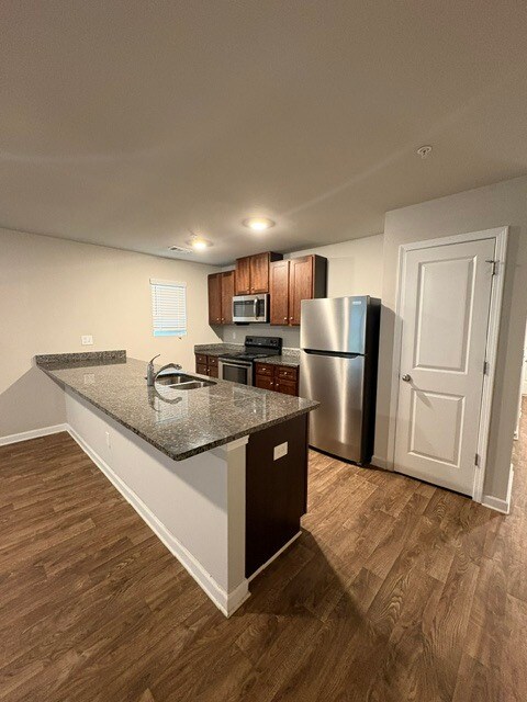 Building Photo - 806 Carlton Pointe Dr