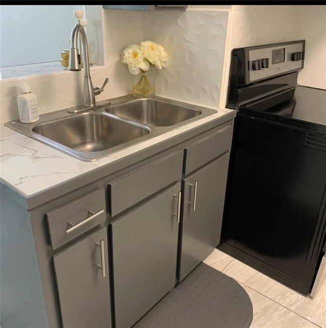 Foto del edificio - 16 Broadway St