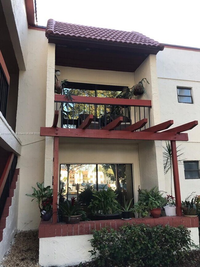 Building Photo - 8550 SW 149th Ave