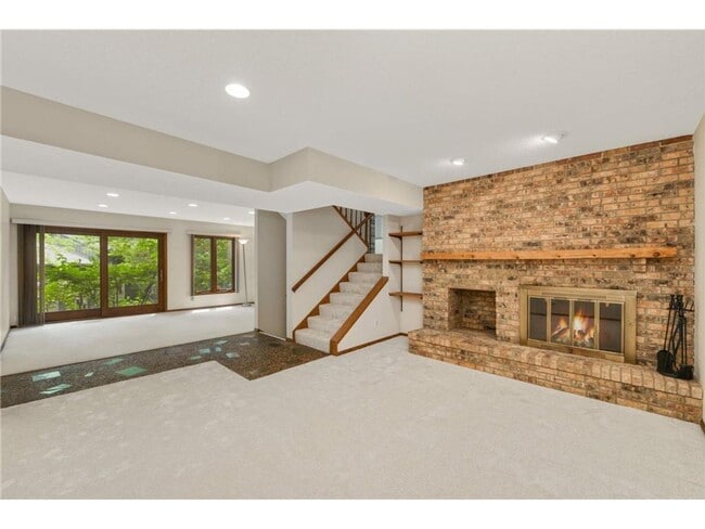 Building Photo - Spacious *4Bed*3 Bath over 2830 Sq Ft. Gre...