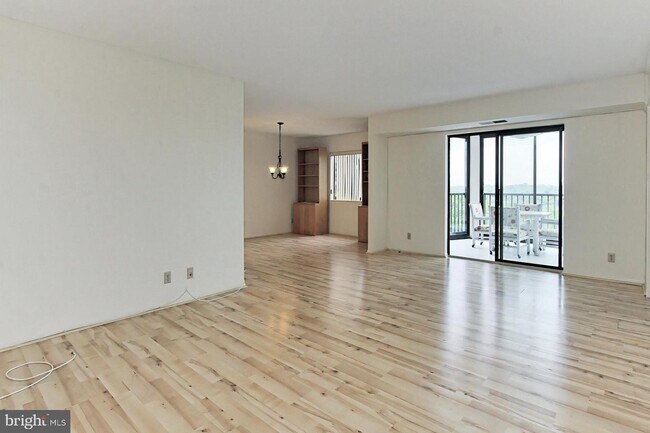 Building Photo - 5902 Mt Eagle Dr