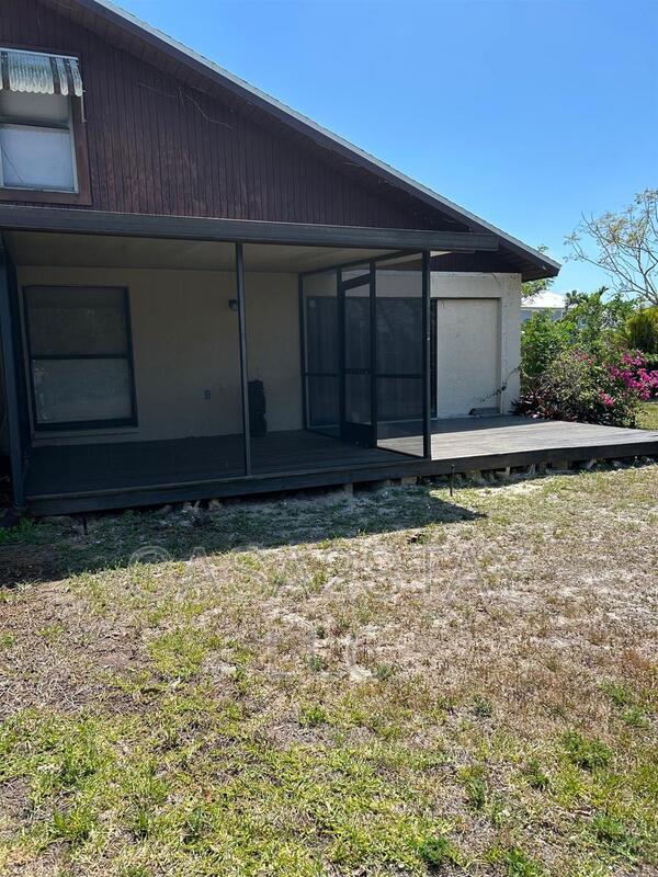 Building Photo - 7555 Carrier Rd
