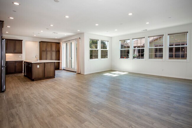 Building Photo - Spacious & New 2-bd, 2-bth Condo w/ attach...