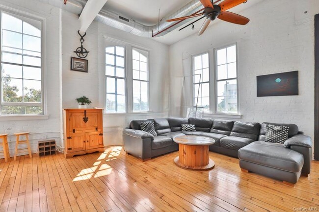 Foto del edificio - 52 Webster Ave