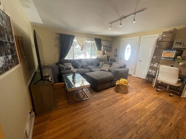 Building Photo - Charming 3 Bedroom Home in Aurora