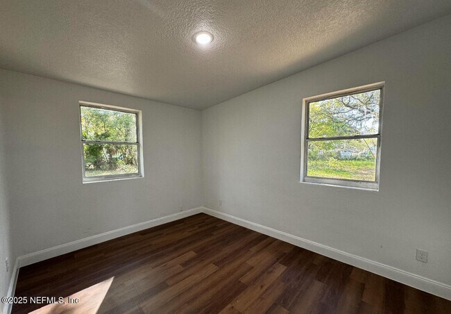 Foto del edificio - 1656 Winthrop St