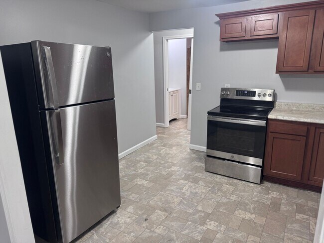 Foto del edificio - Charming Updated 2-Bedroom Home with Spaci...