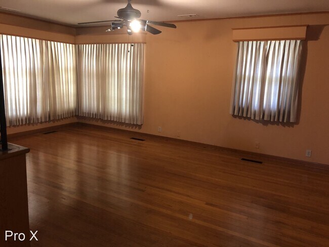 Building Photo - 3 br, 2 bath House - 704 S. Chestnut