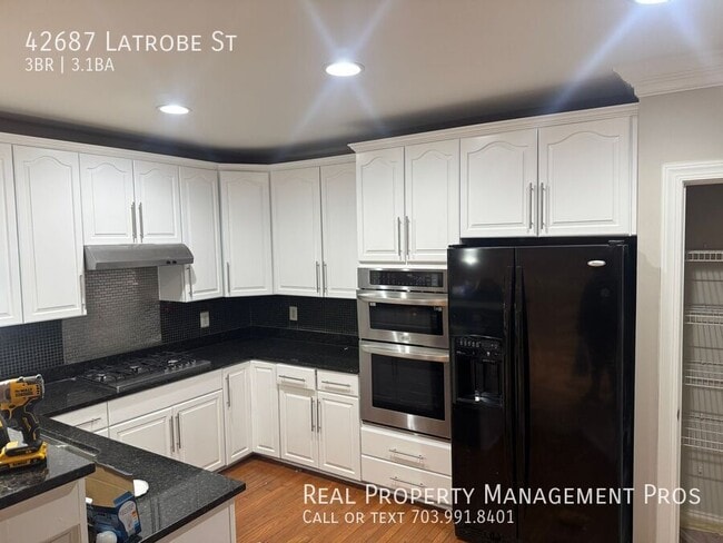 Foto del edificio - 42687 Latrobe St