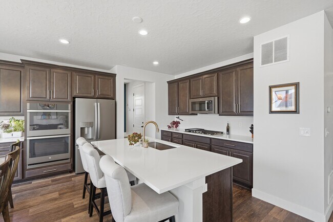 Foto del edificio - 2208 N Elderberry Dr