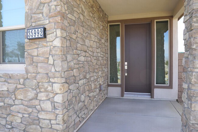 Building Photo - 35992 Franklin Dr