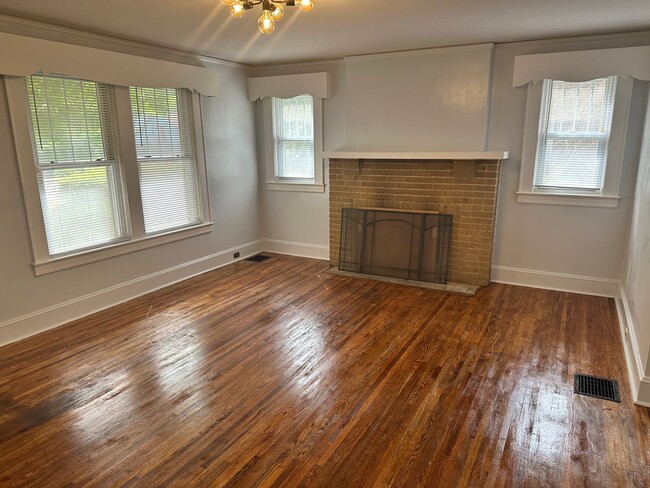 Foto del edificio - Beautiful Two Bedroom Home in Wesley Heigh...