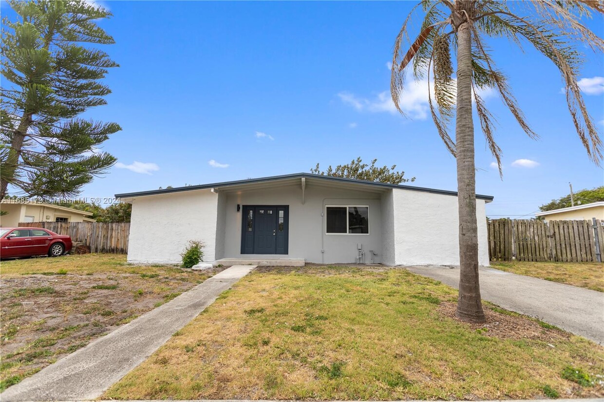 Foto principal - 1560 NE 42nd Ct