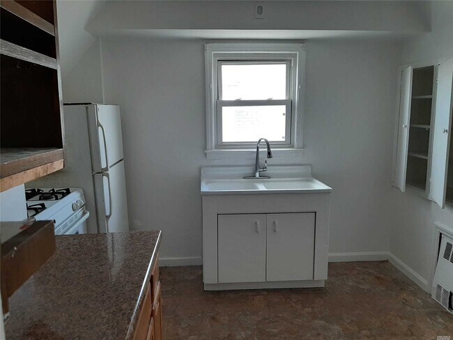 Foto del edificio - 370 E Broadway