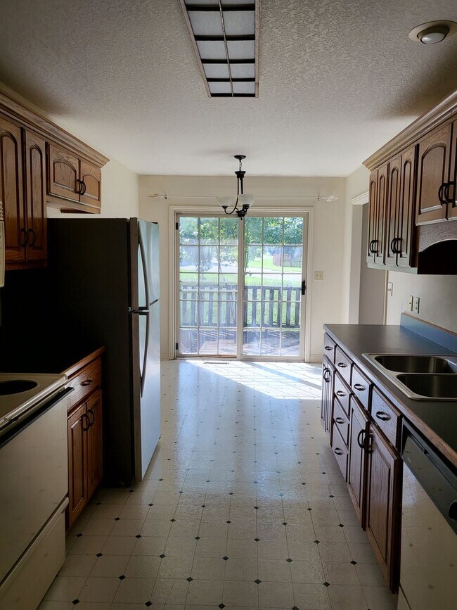 Building Photo - Briarbrook Duplex