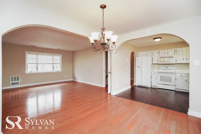 Foto del edificio - Move right in and bring more life in this ...