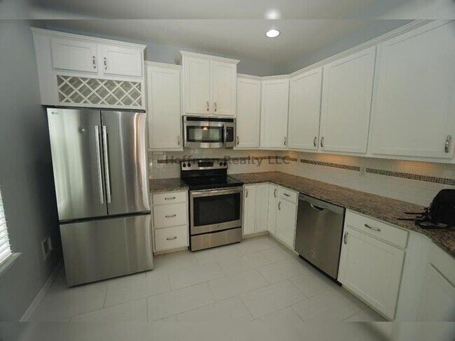 Building Photo - 2 Story Condo in gated community at Schooner Cove